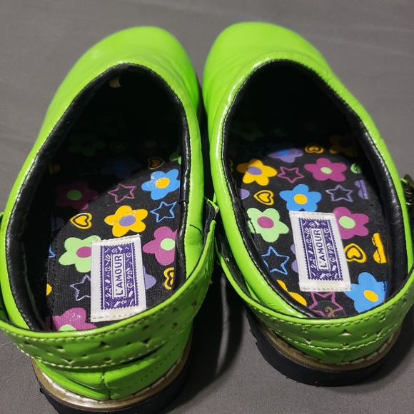 L'Amour lime green clogs with buckle accent kids size 3 - Picture 10 of 11